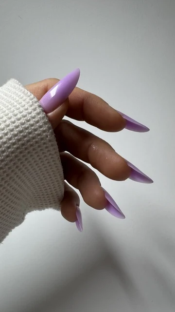 Lange Stiletto-Modellage in Flieder – No-File Technik