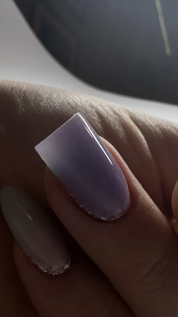 Square-Nagel in Lavendel, Detailansicht – No-File Technik